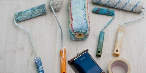 Jaký druh válečků je lepší natřít strop vodou ředitelnými, vodou disperzními barvami